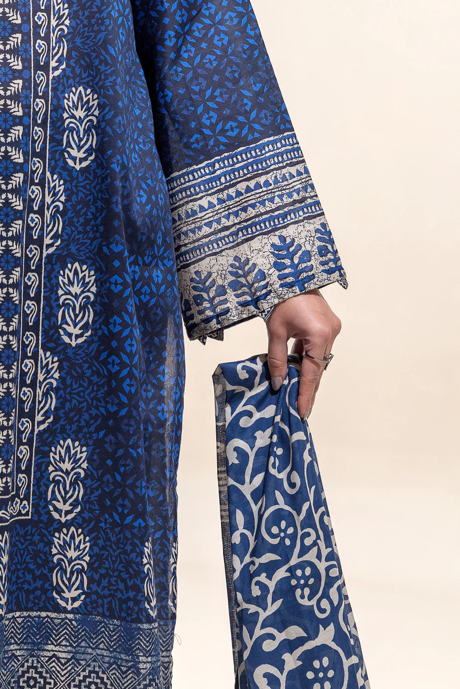 3 PIECE PRINTED LAWN SUIT-AZURE GLOW(UNSTITCHED) - Image 3