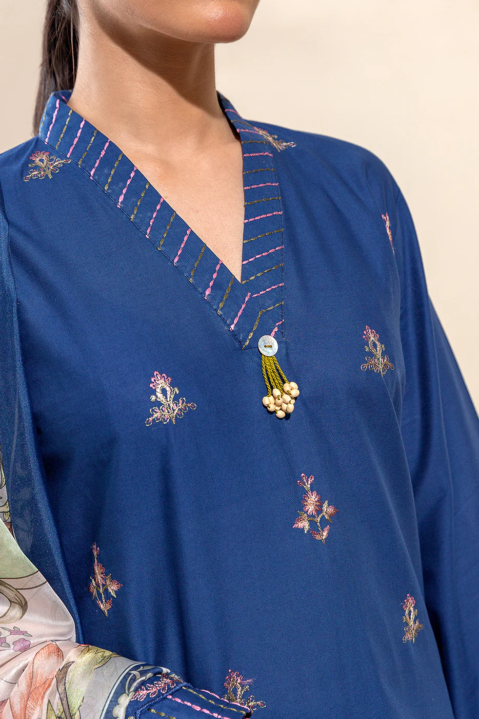 3 PIECE EMBROIDERED LAWN SUIT-TWILLIGHT BLOOM (UNSTITCHED) - Image 4