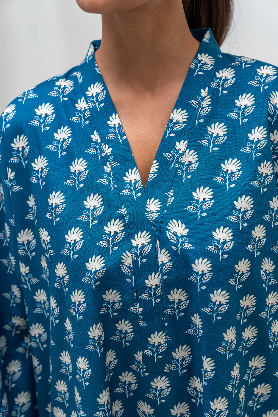 2 PIECE PRINTED CAMBRIC SUIT (PRET) - Image 5