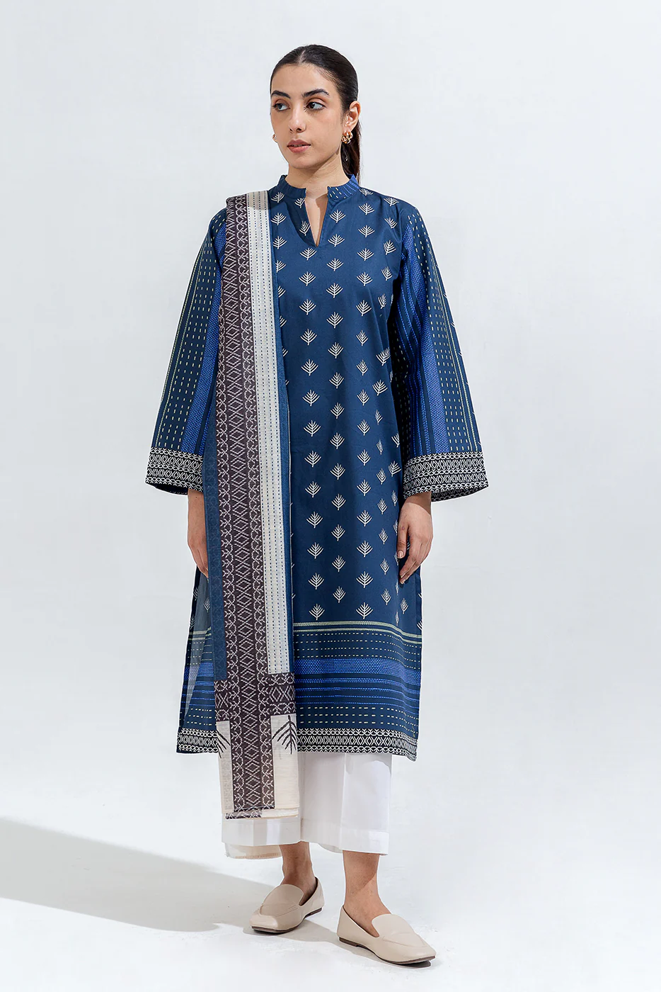 2 PIECE PRINTED CAMBRIC SUIT (PRET) - Image 2