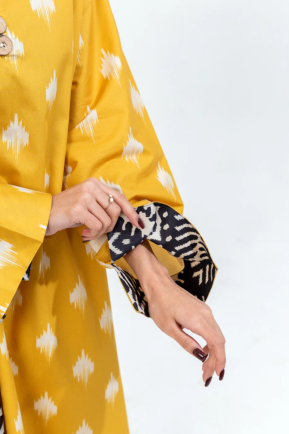 2 PIECE PRINTED CAMBRIC SUIT (PRET) - Image 3
