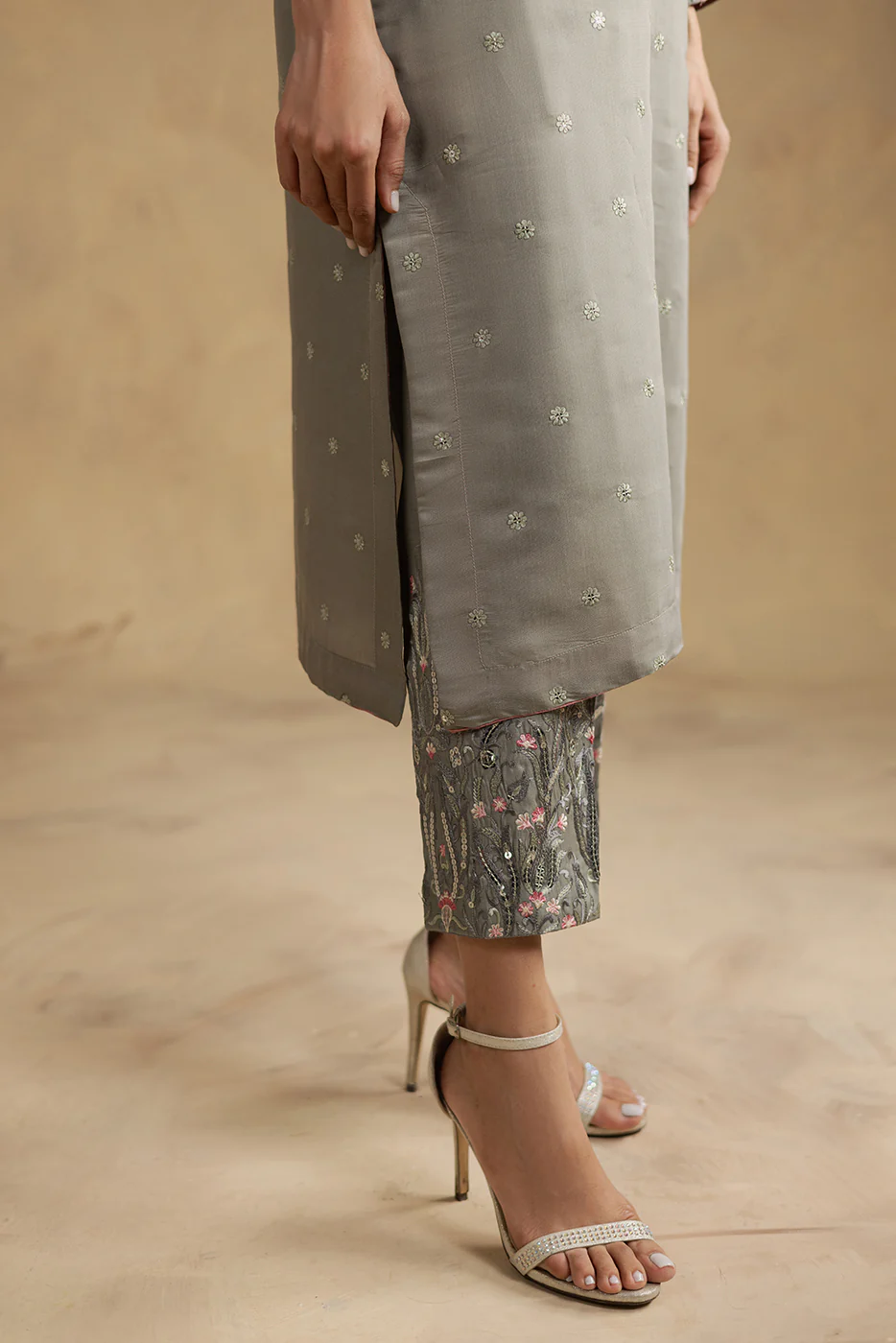 2 PIECE EMBROIDERED SILK SUIT (LUXURY-PRET) - Image 4