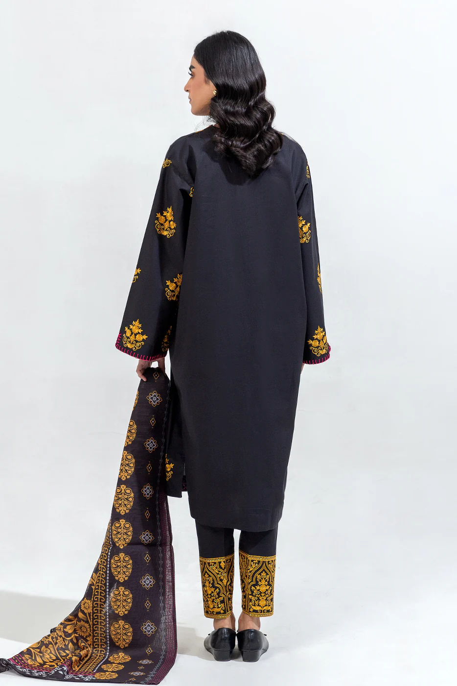 3 PIECE EMBROIDERED CAMBRIC SUIT (PRET) - Image 3