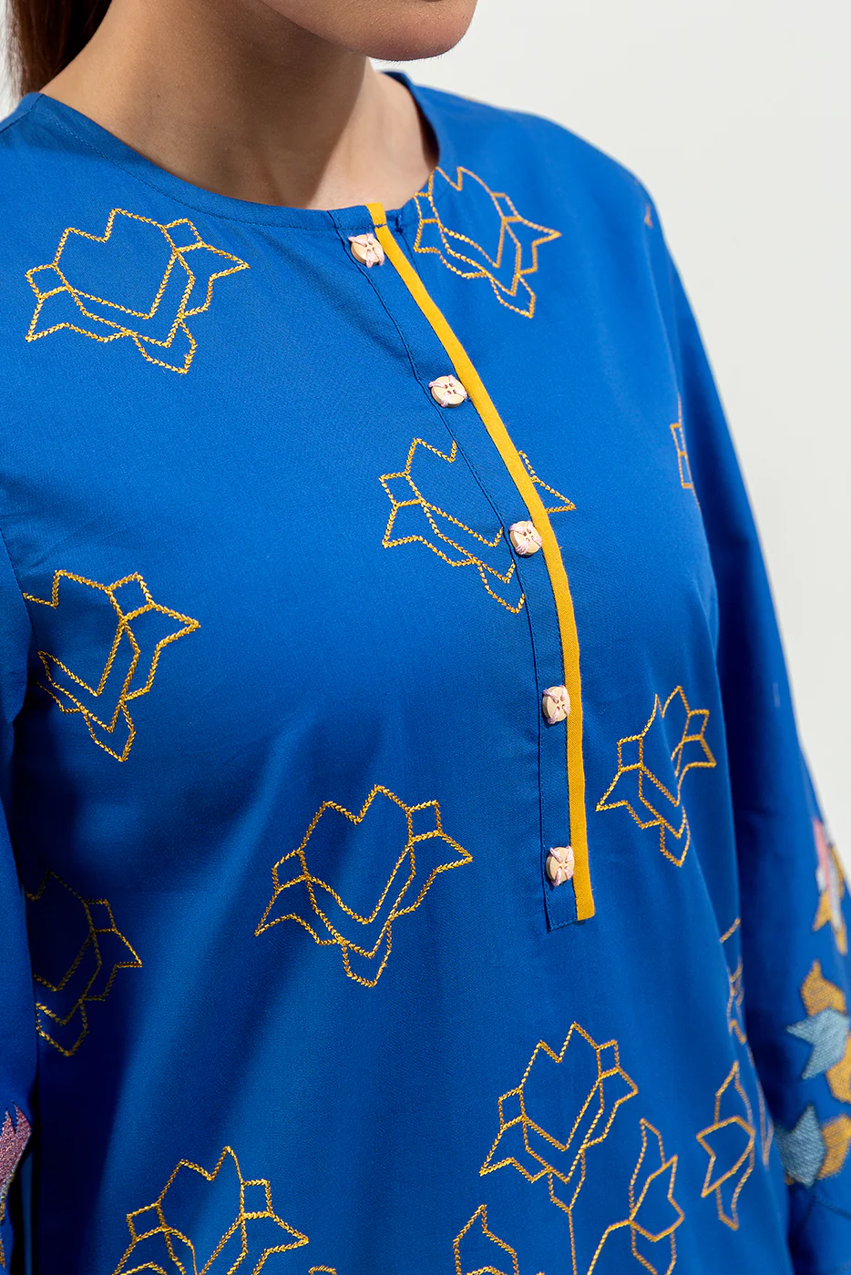 2 PIECE EMBROIDERED CAMBRIC SUIT (PRET) - Image 4