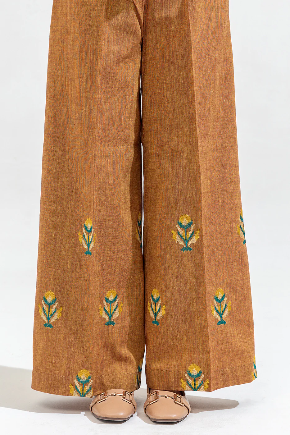 2 PIECE EMBROIDERED CHAMBRAY SUIT (PRET) - Image 4