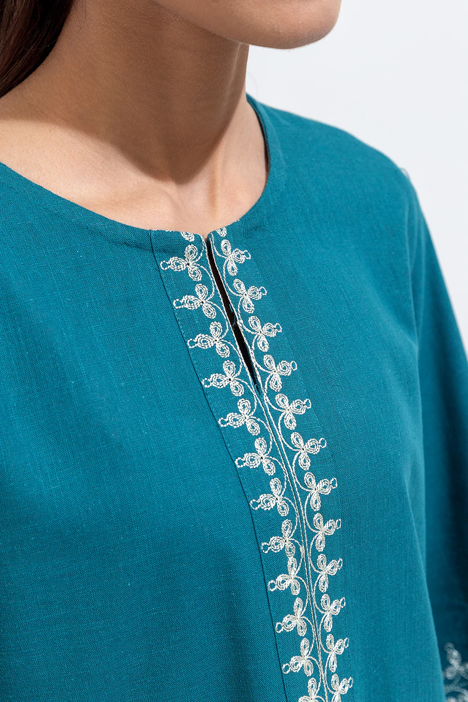 2 PIECE EMBROIDERED KHADDAR SUIT (PRET) - Image 4