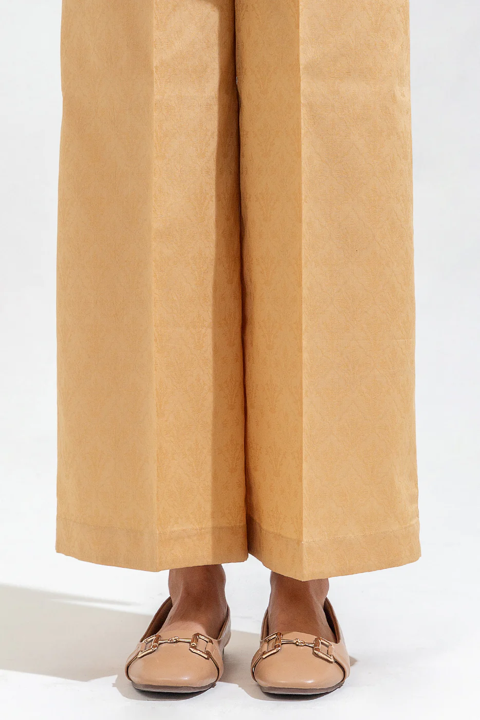 2 PIECE EMBROIDERED CAMBRIC JACQUARD SUIT (PRET) - Image 4