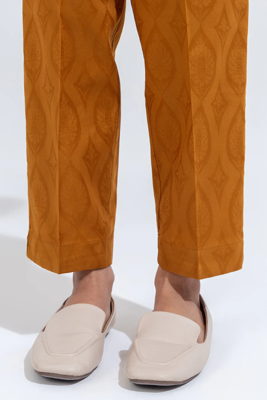 2 PIECE EMBROIDERED CAMBRIC JACQUARD SUIT (PRET) - Image 7