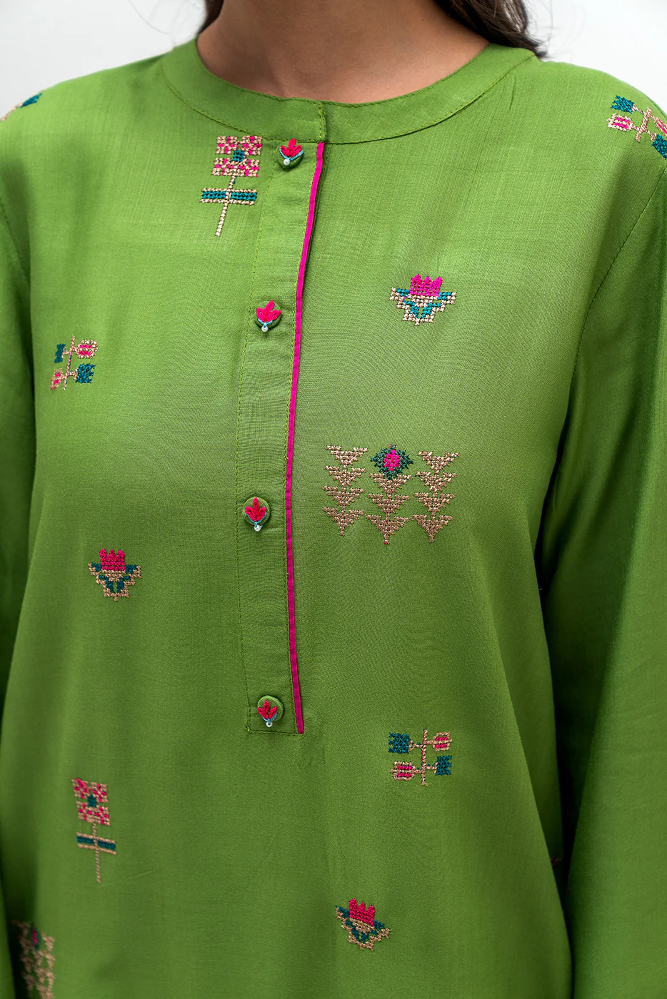 2 PIECE EMBROIDERED VISCOSE SUIT (PRET) - Image 4