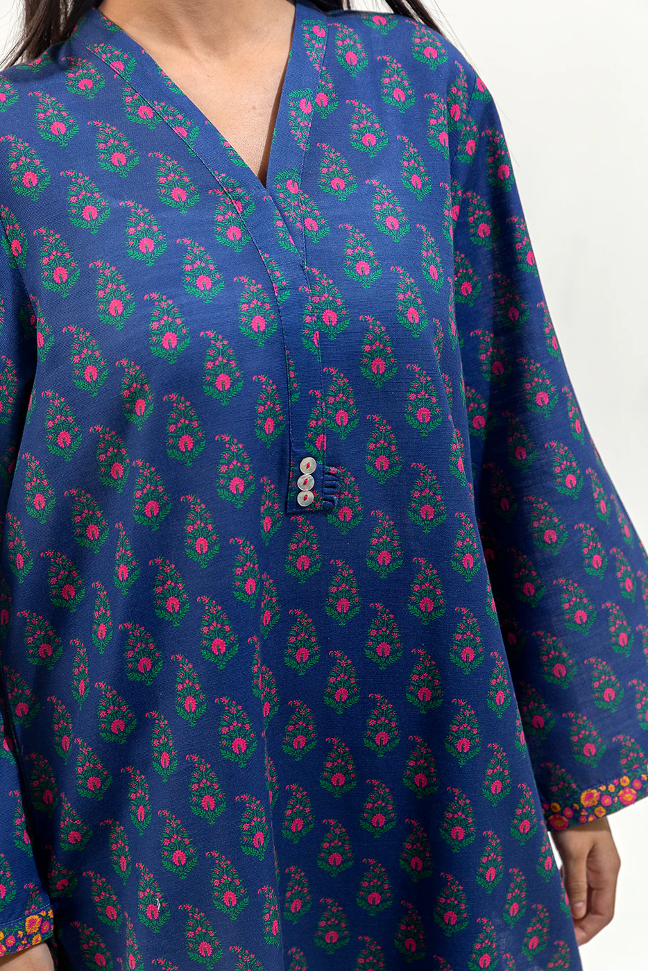 2 PIECE PRINTED KHADDAR SUIT (PRET) - Image 4
