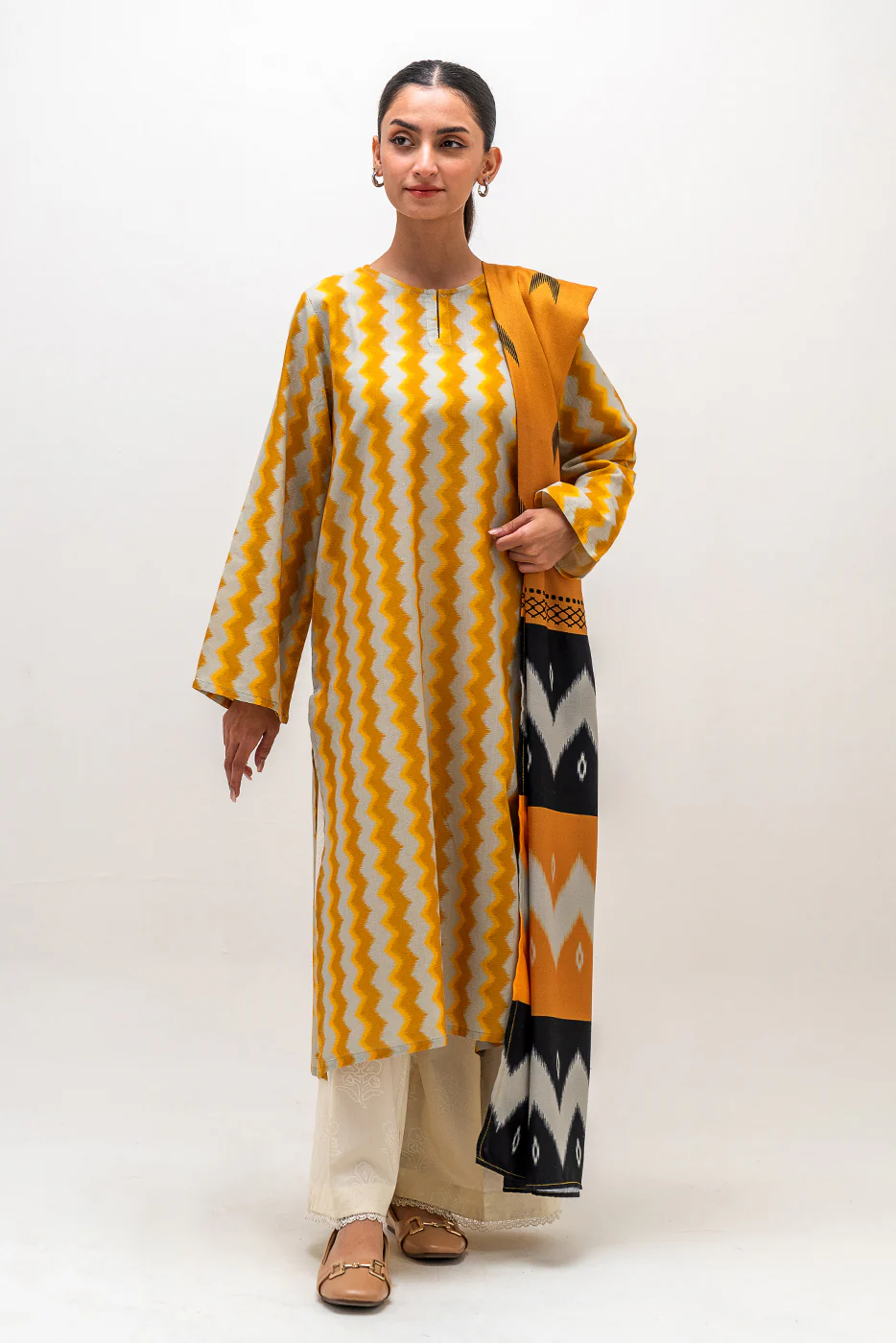 2 PIECE PRINTED KHADDAR SUIT (PRET) - Image 2