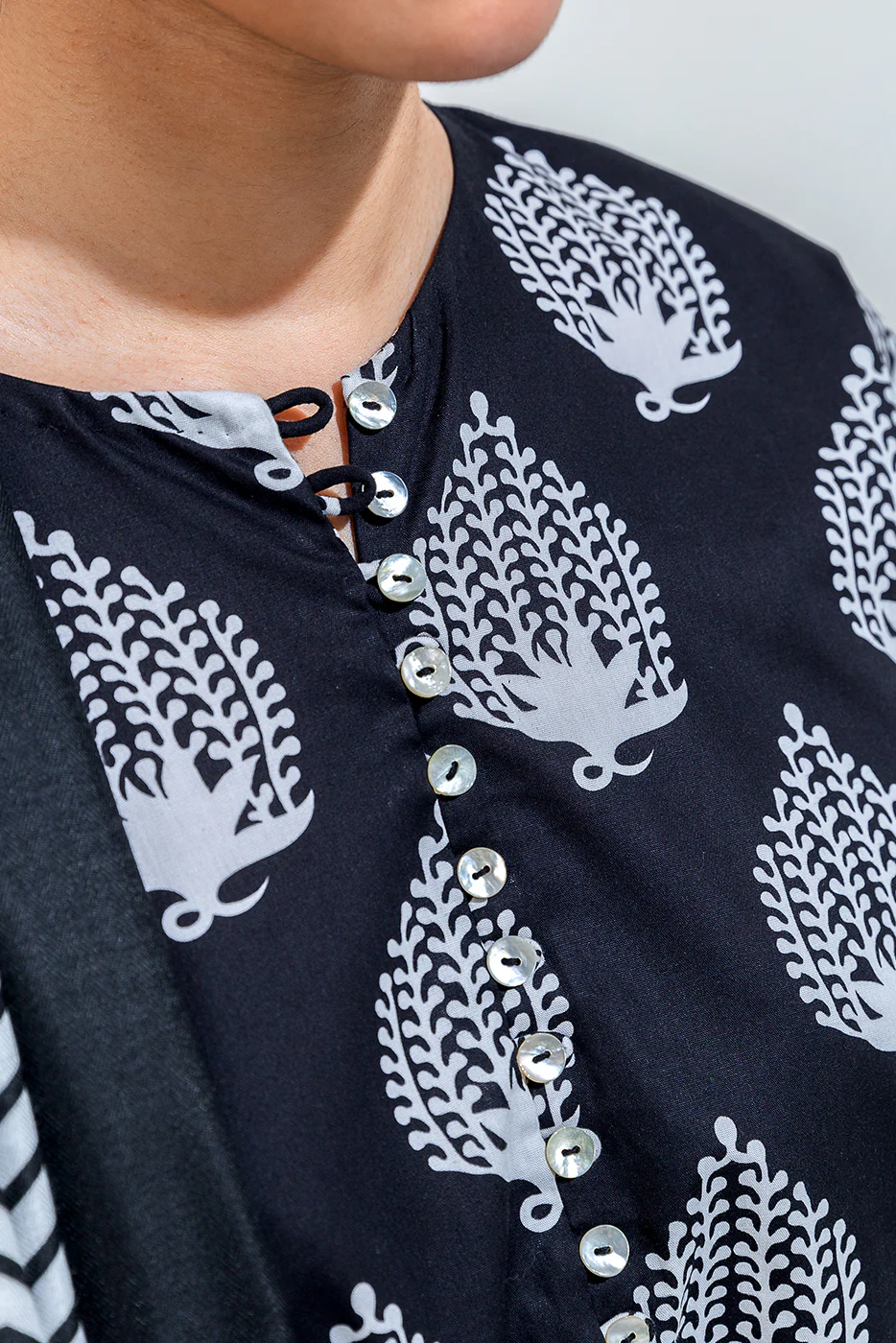 2 PIECE PRINTED CAMBRIC SUIT (PRET) - Image 4