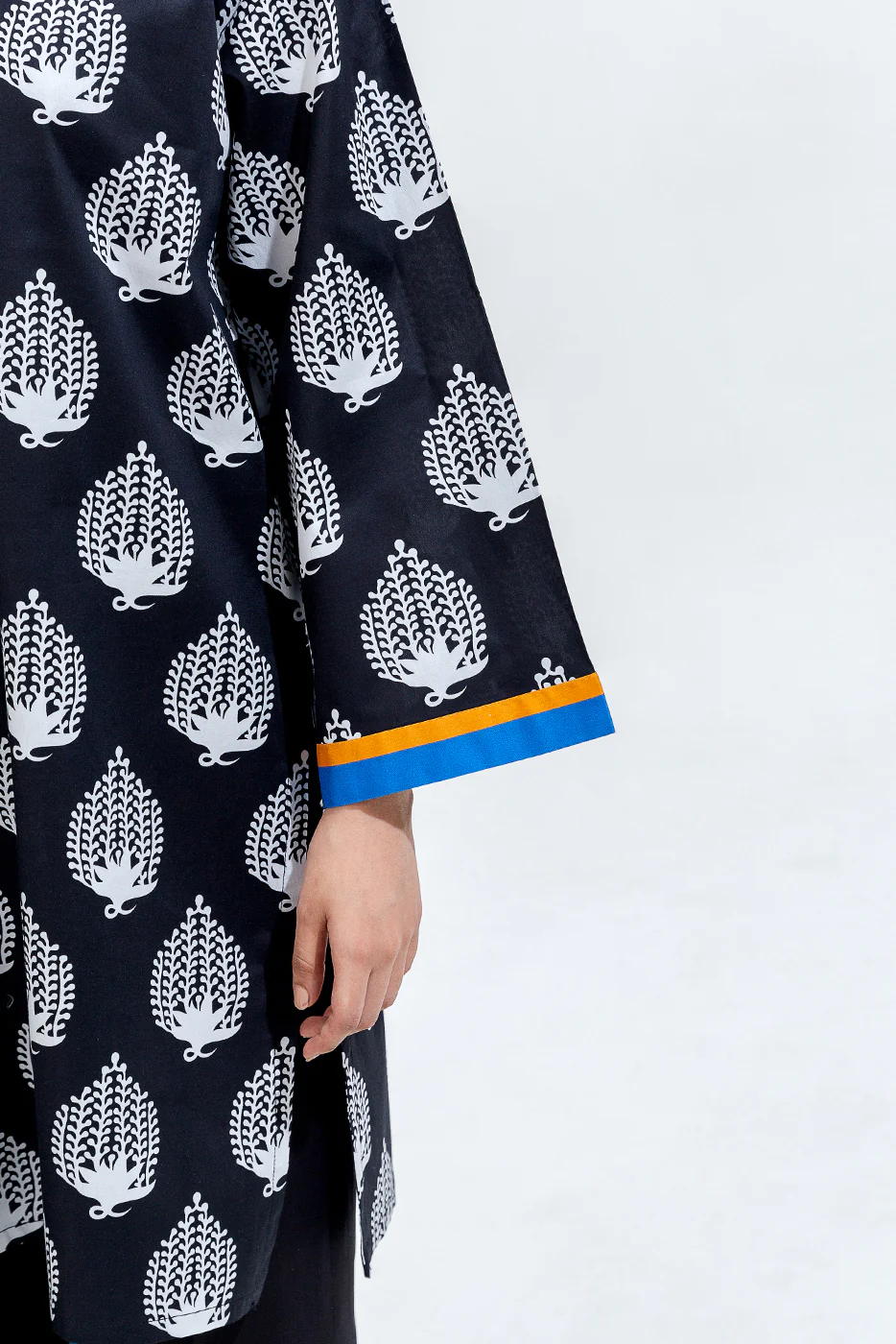 2 PIECE PRINTED CAMBRIC SUIT (PRET) - Image 5