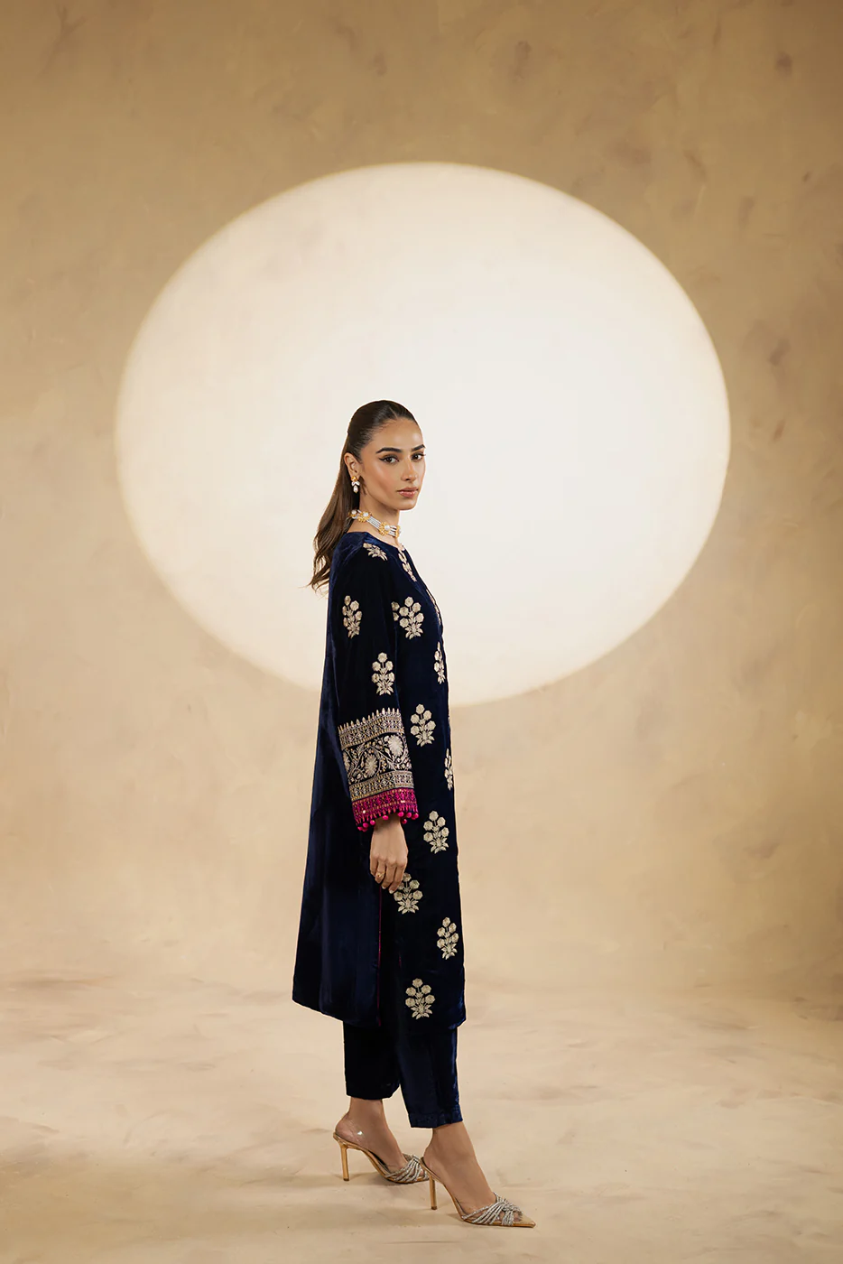 2 PIECE EMBROIDERED VELVET SUIT (LUXURY-PRET) - Image 3