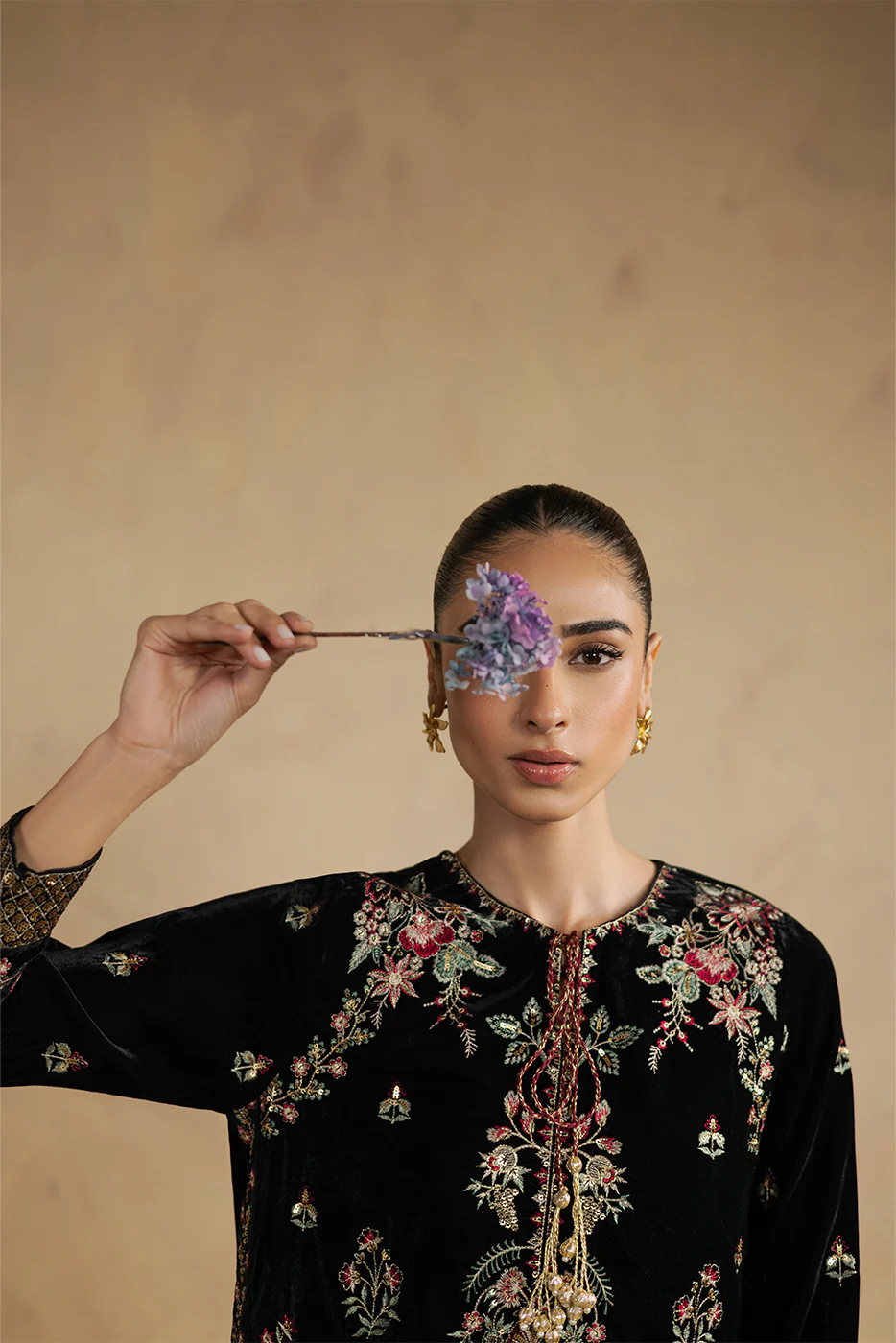 2 PIECE EMBROIDERED VELVET SUIT (LUXURY-PRET) - Image 6