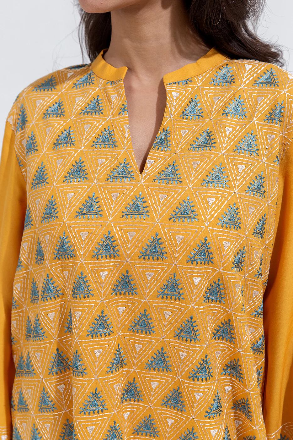 2 PIECE EMBROIDERED VISCOSE SUIT (PRET) - Image 4