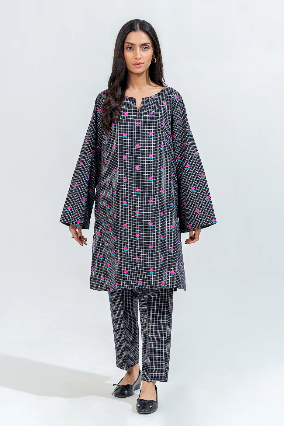 2 PIECE EMBROIDERED JACQUARD SUIT (PRET) - Image 4