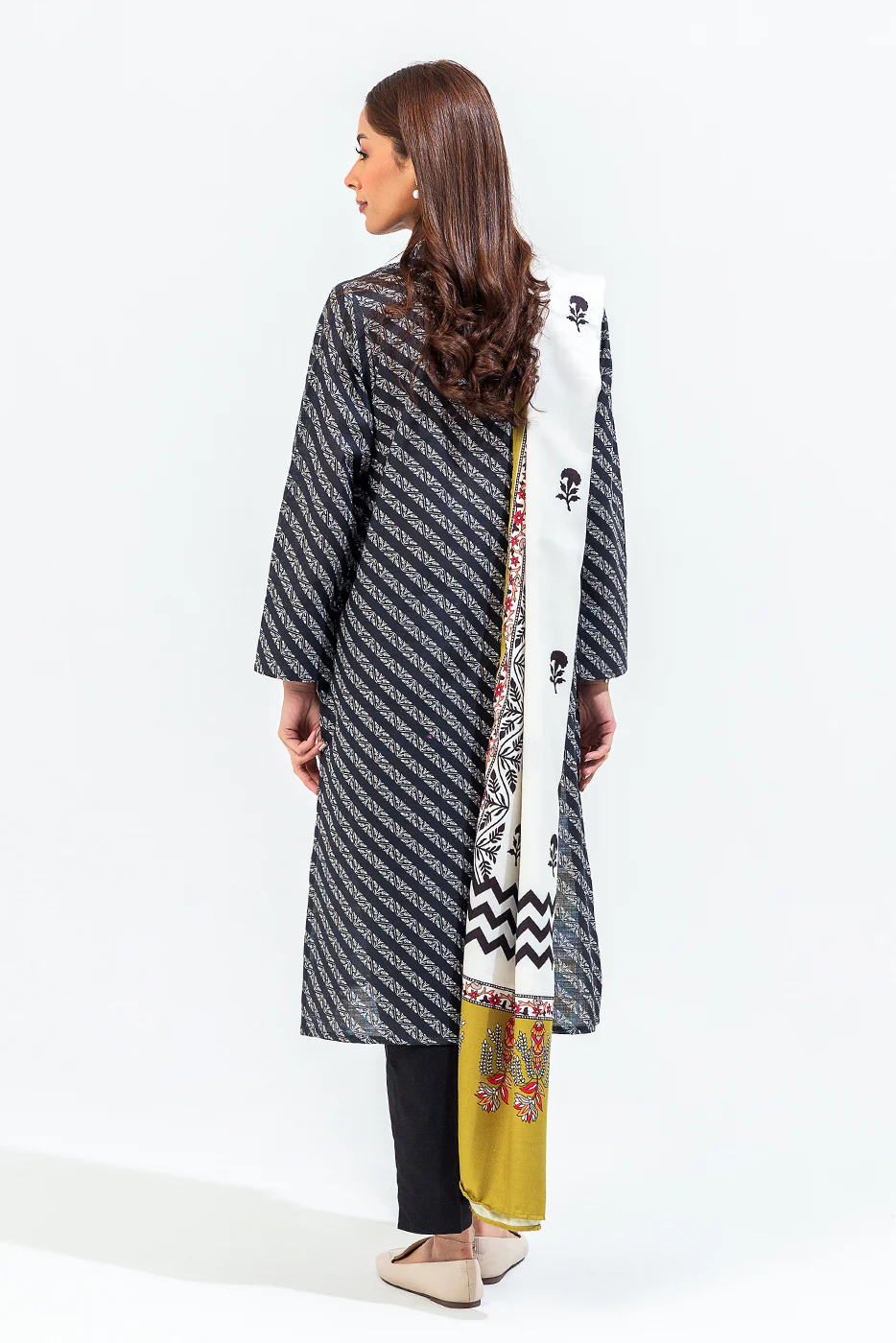 2 PIECE PRINTED KHADDAR SUIT (PRET) - Image 3