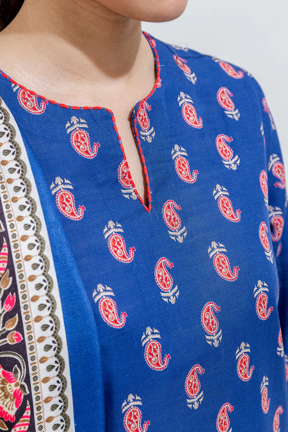 2 PIECE PRINTED KHADDAR SUIT (PRET) - Image 4