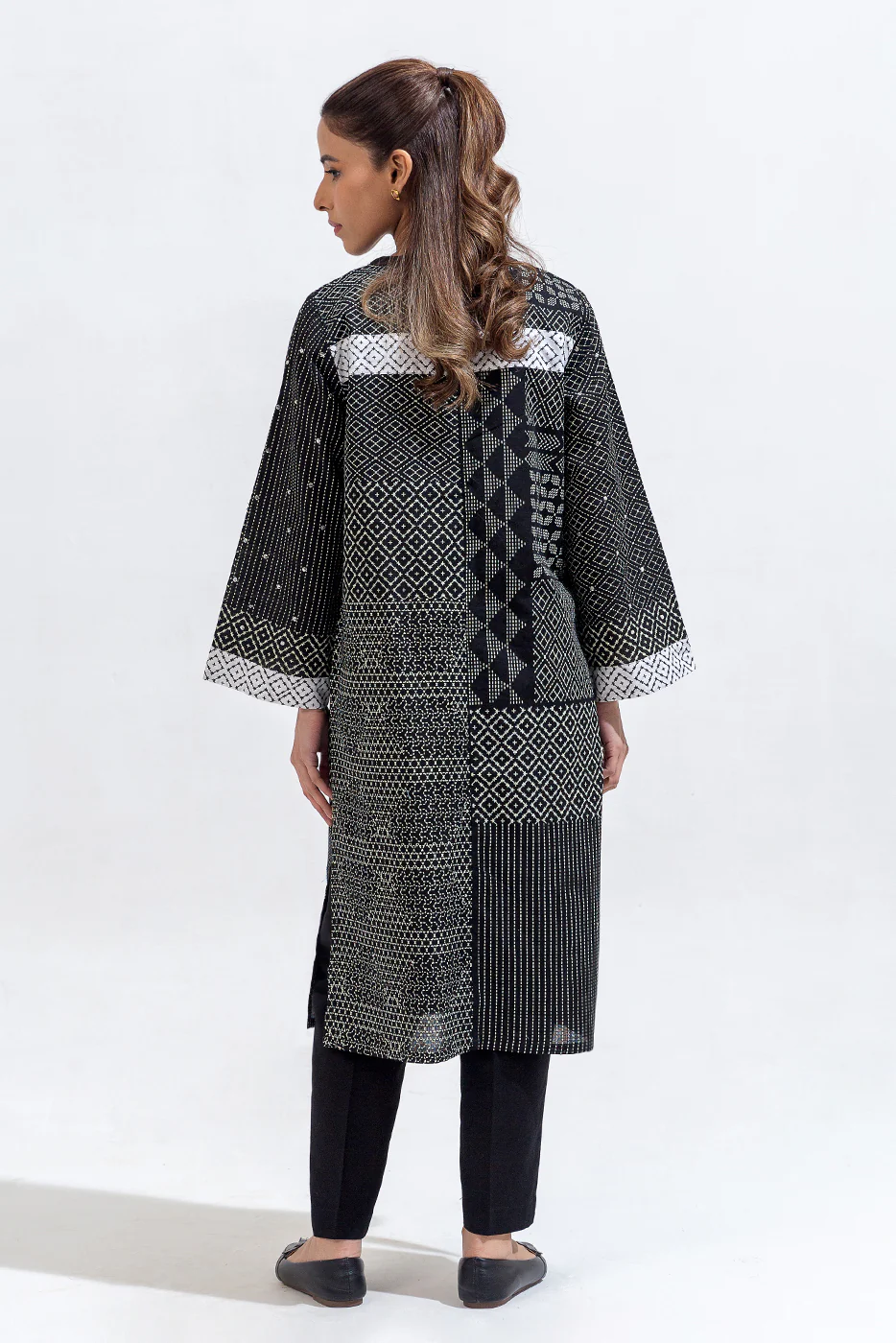 2 PIECE PRINTED KHADDAR JACQUARD SUIT (PRET) - Image 3