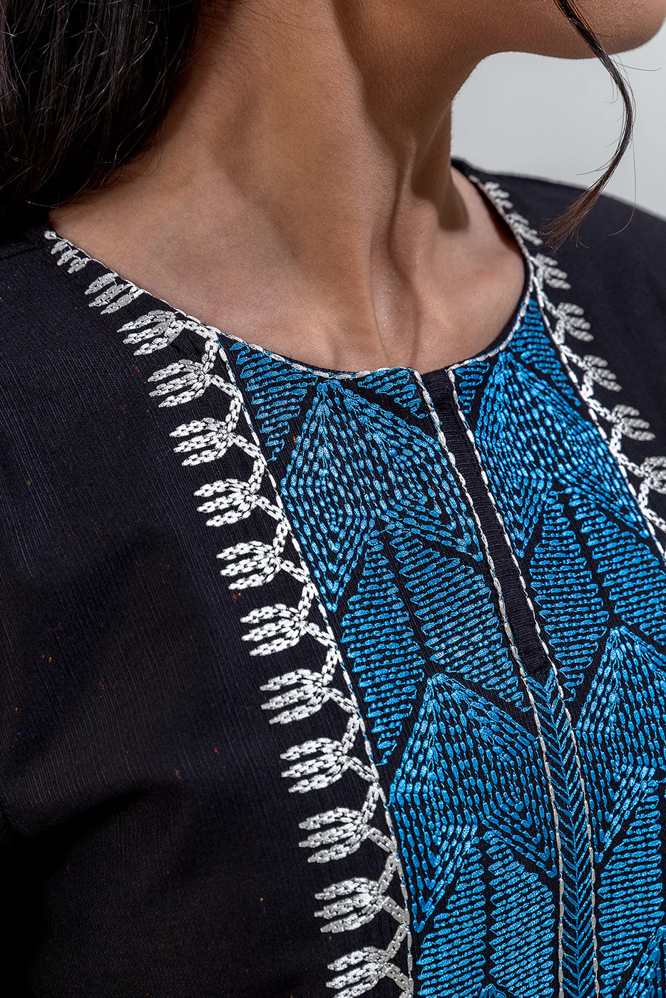 2 PIECE EMBROIDERED KHADDAR SUIT (PRET) - Image 3