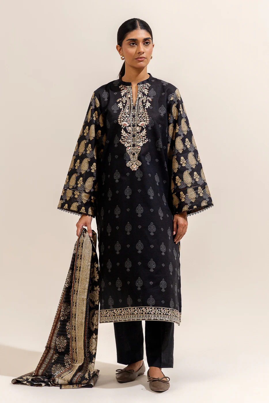 3 PIECE EMBROIDERED KHADDAR SUIT-MIDNIGHT VERVE (UNSTITCHED) - Image 3