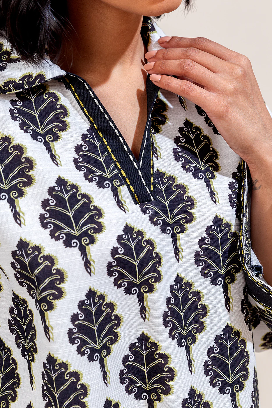 3 PIECE PRINTED KHADDAR SUIT-CHARCOAL TINT (UNSTITCHED) - Image 4
