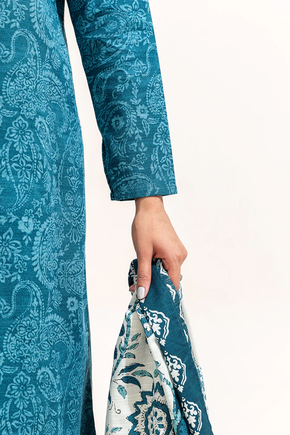 3 PIECE EMBROIDERED KHADDAR SUIT-TEAL GLAM (UNSTITCHED) - Image 2