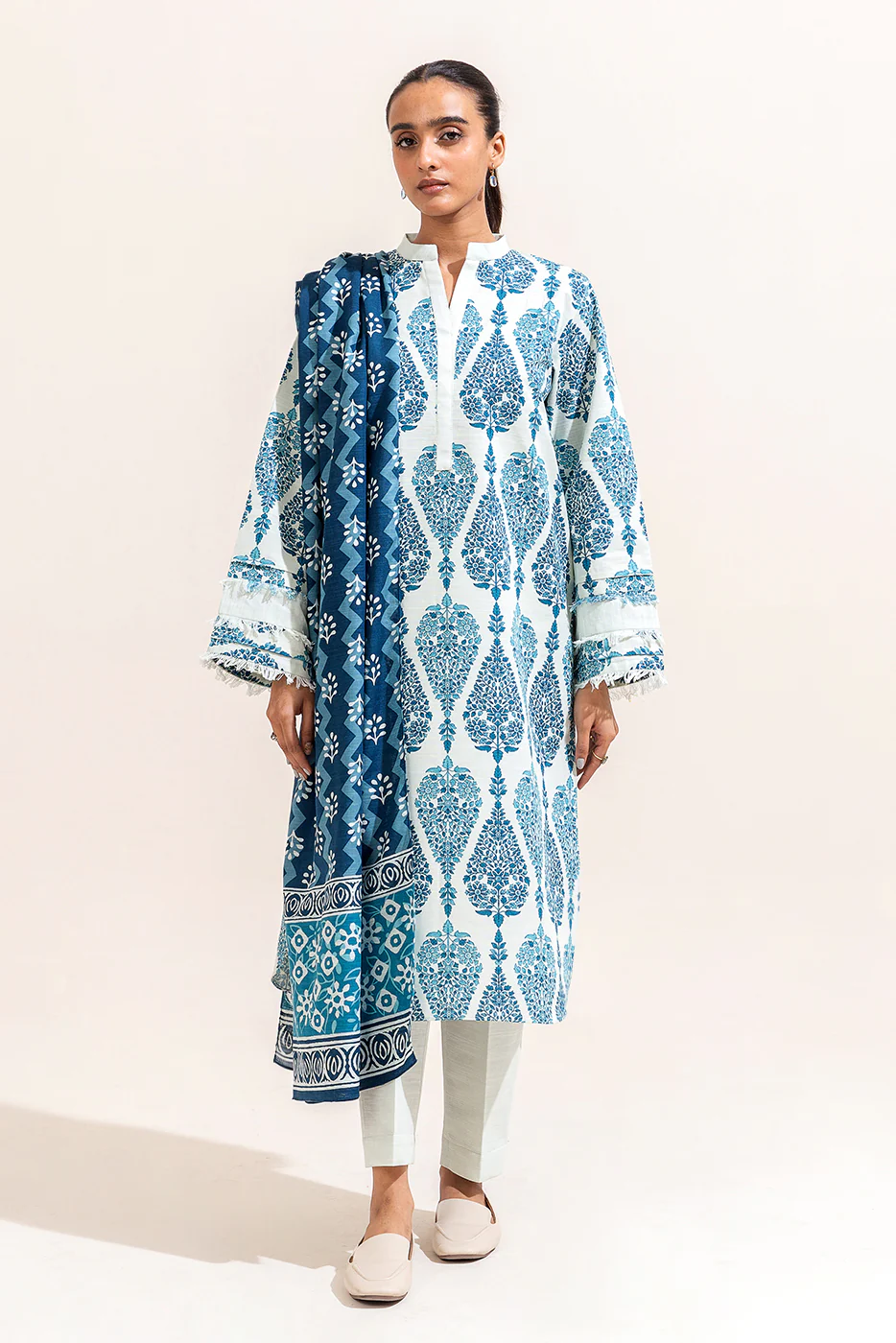 3 PIECE PRINTED KHADDAR SUIT-CAROLINA CREAM (UNSTITCHED) - Image 2