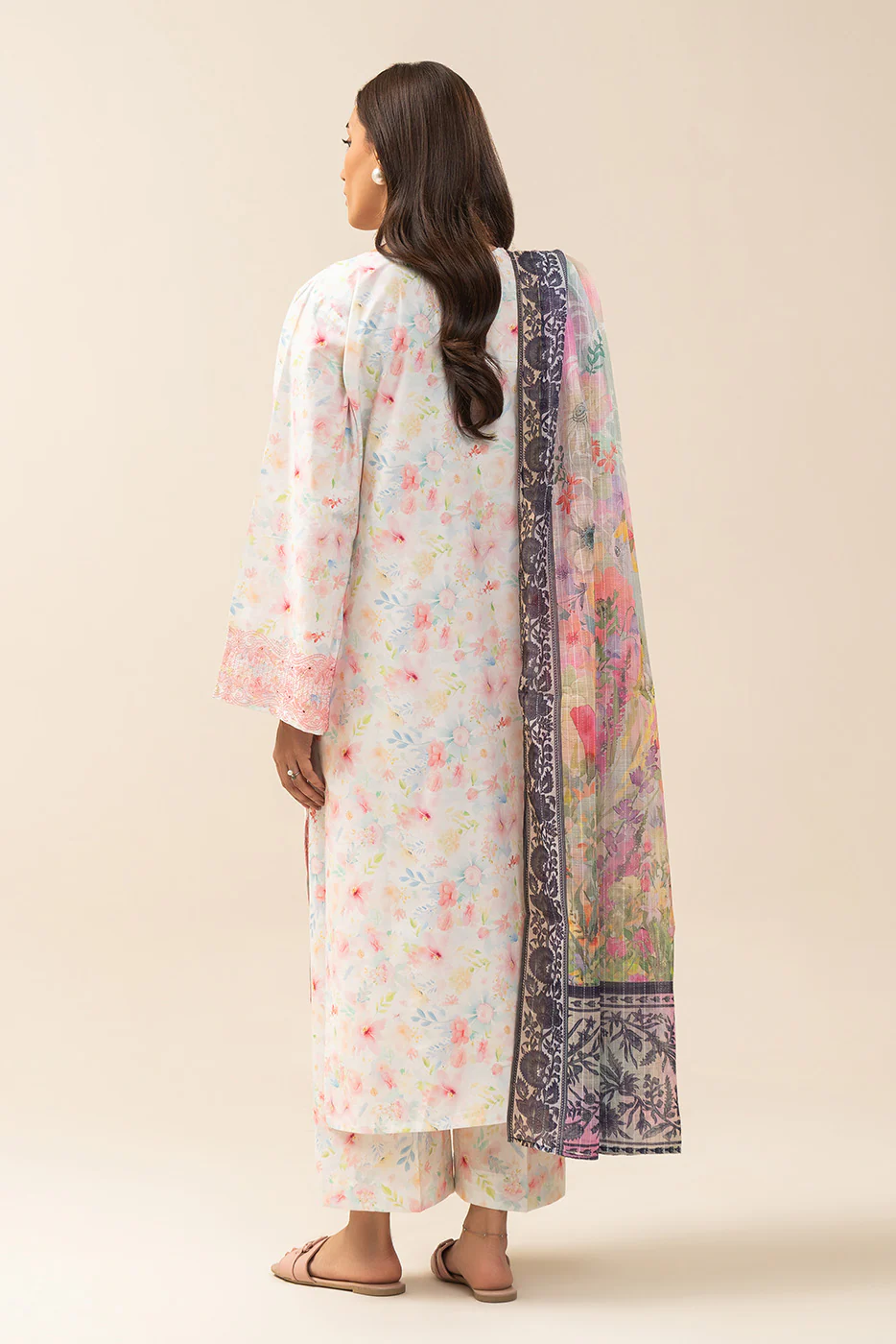 2 PIECE EMBROIDERED COTTON VISCOSE SUIT (PRET) - Image 3