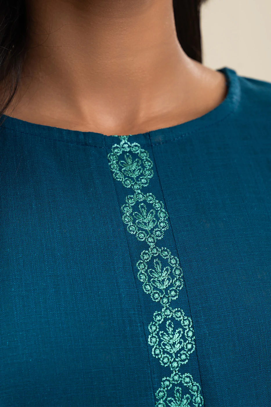 2 PIECE EMBROIDERED TWO WAY SLUB SUIT (PRET) - Image 4