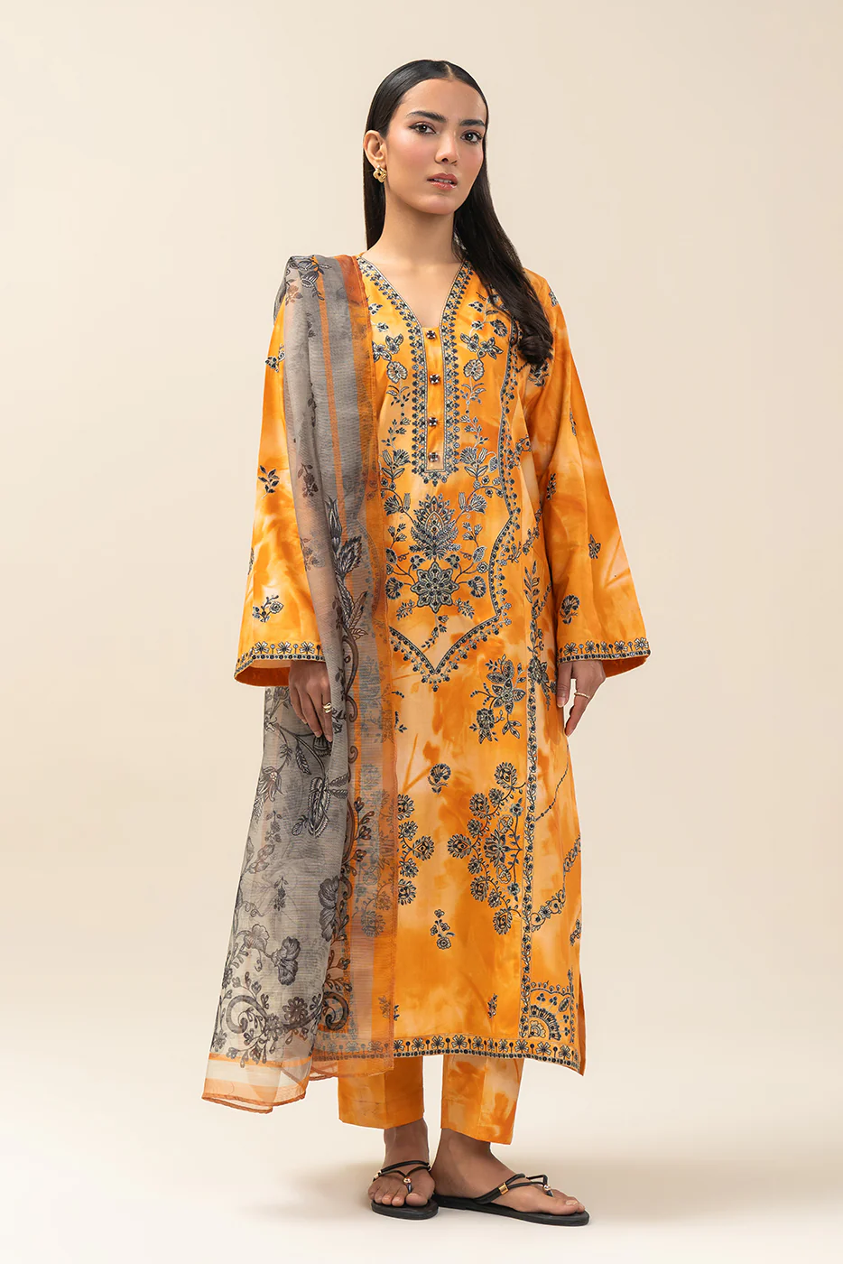 2 PIECE EMBROIDERED COTTON VISCOSE SUIT (PRET) - Image 2