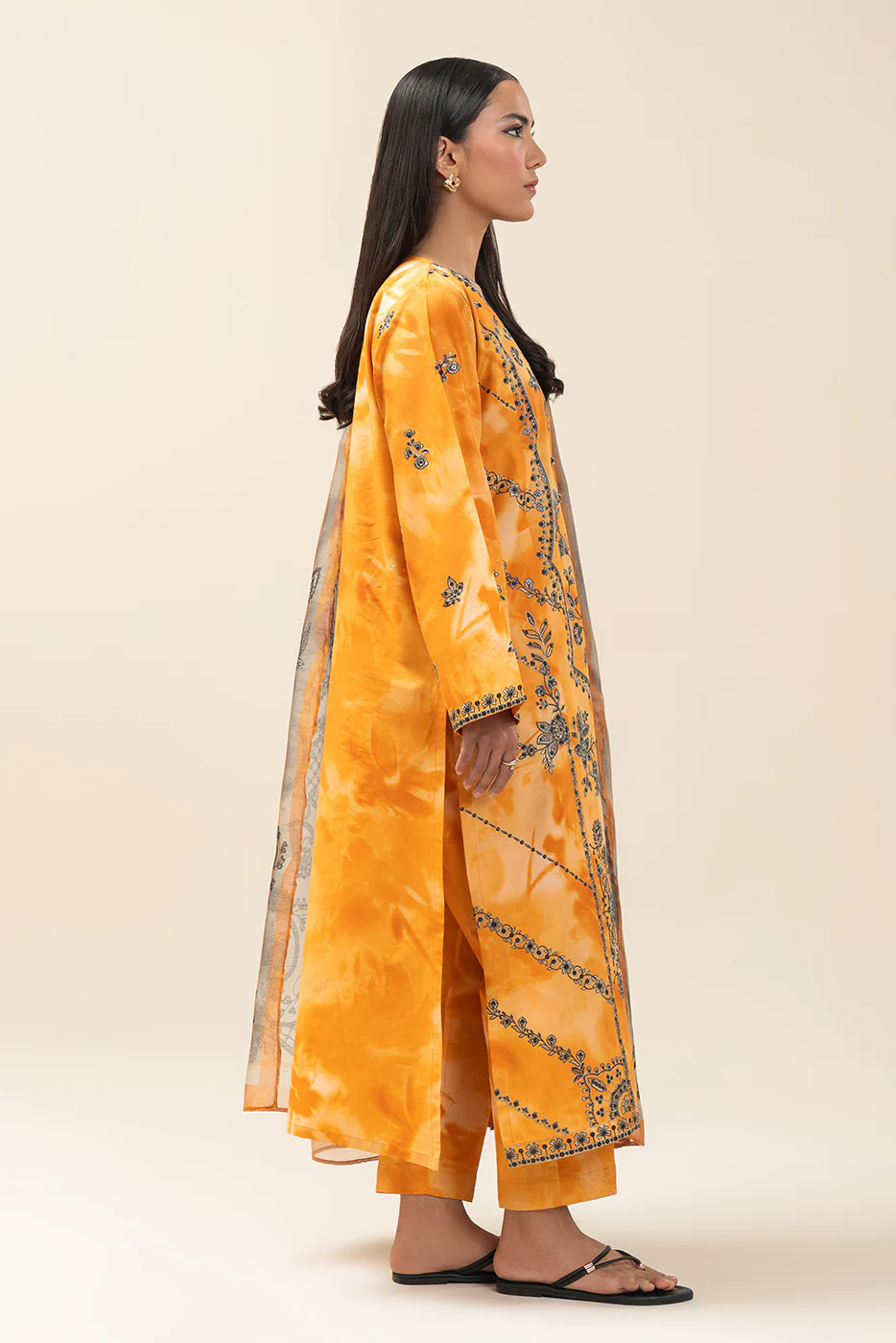 2 PIECE EMBROIDERED COTTON VISCOSE SUIT (PRET) - Image 3