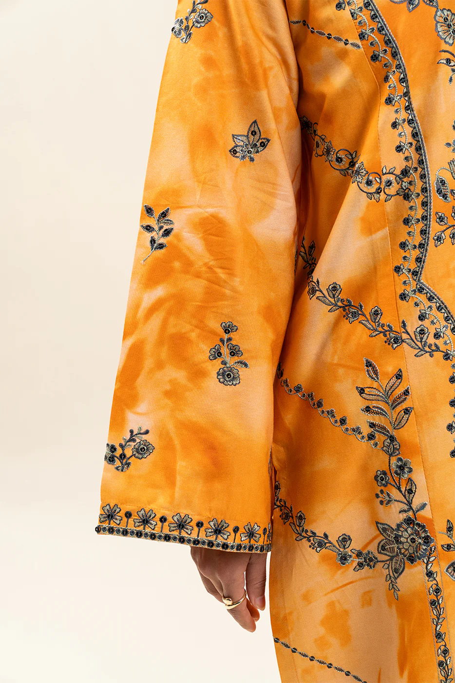 2 PIECE EMBROIDERED COTTON VISCOSE SUIT (PRET) - Image 5
