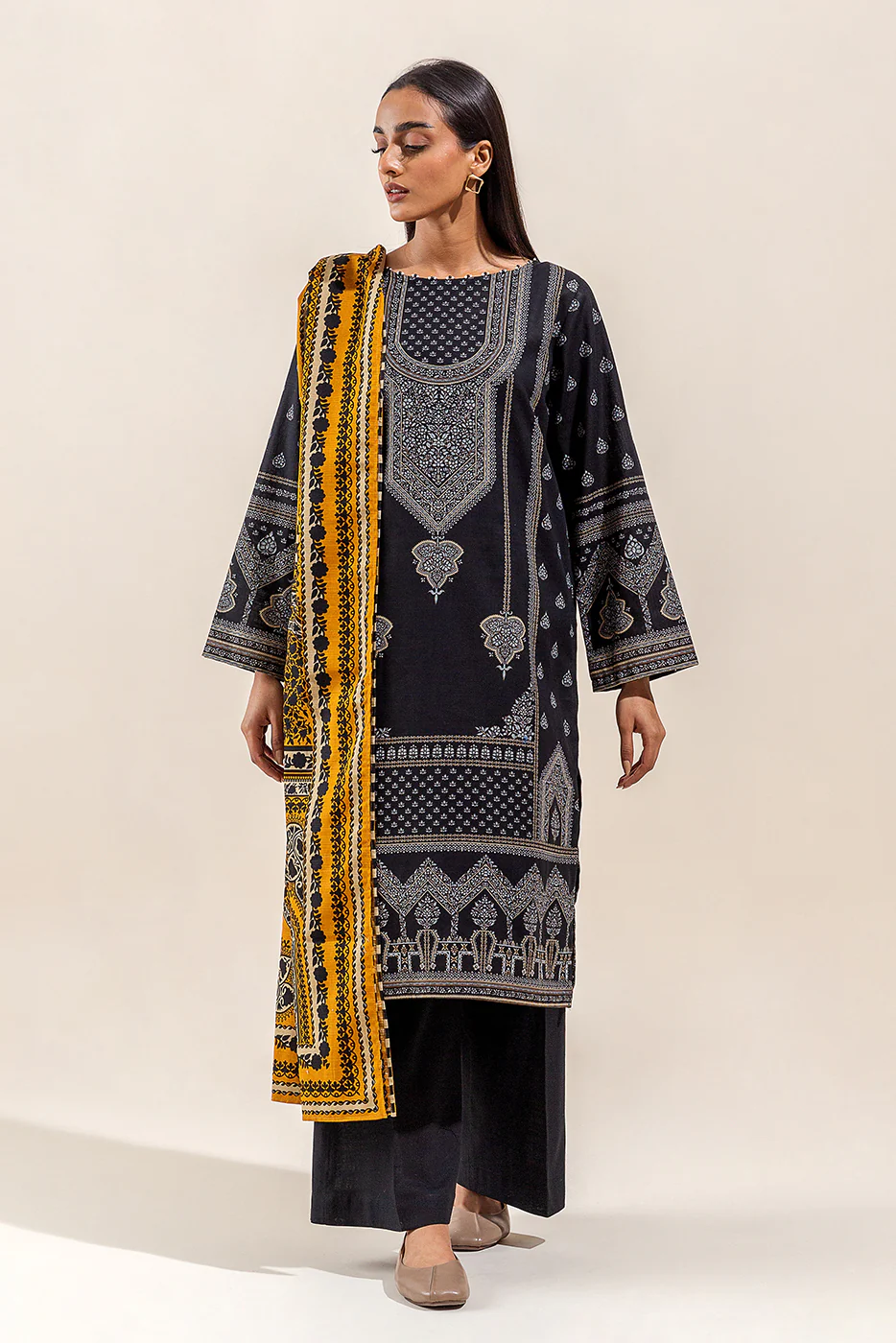 3 PIECE - PRINTED KHADDAR SUIT - GLOOMY MYTH (UNSTITCHED) - Image 2