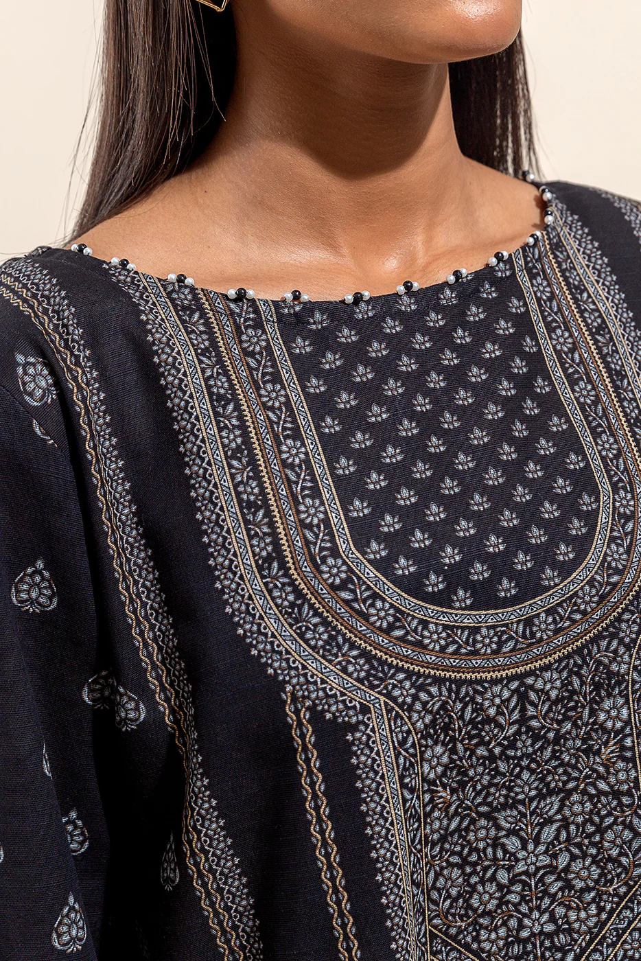 3 PIECE - PRINTED KHADDAR SUIT - GLOOMY MYTH (UNSTITCHED) - Image 5