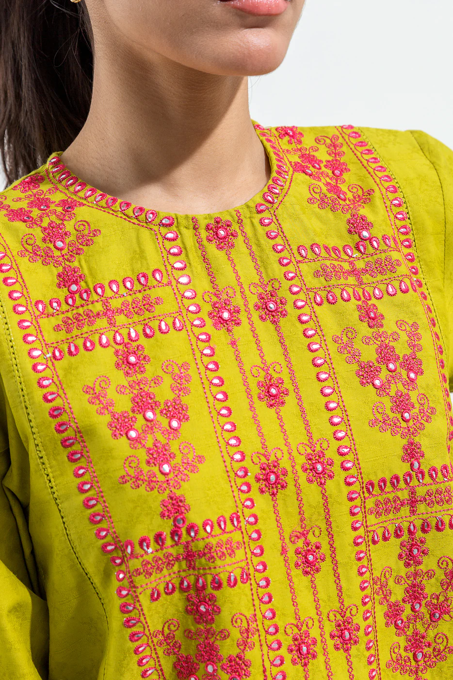 EMBROIDERED SLUB KHADDAR SHIRT (PRET) - Image 4