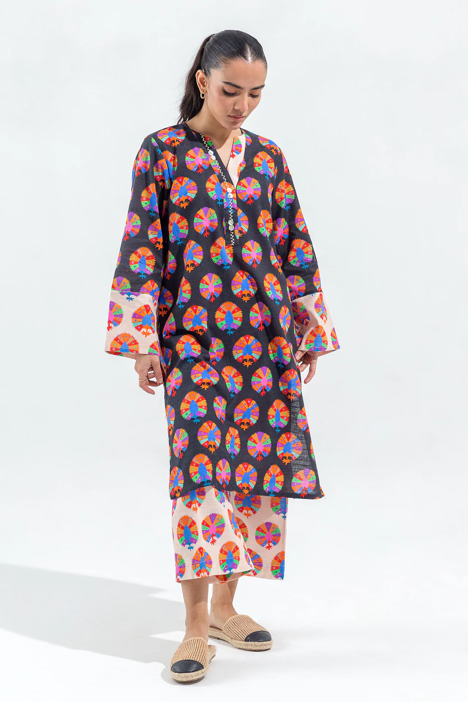 2 PIECE PRINTED KHADDAR SUIT (PRET) - Image 8