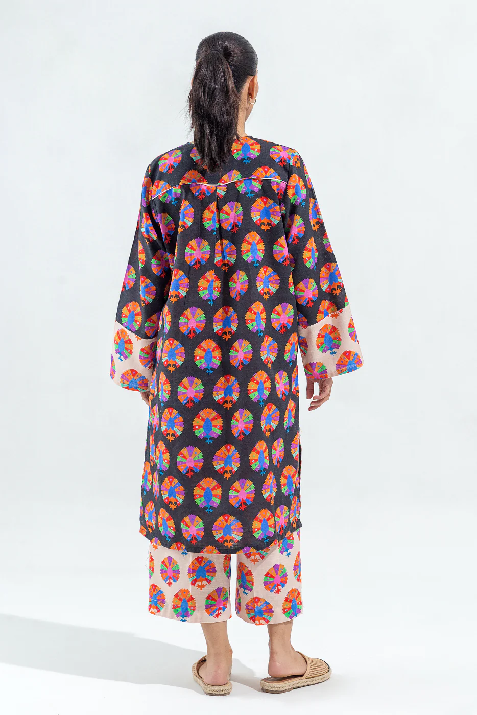 2 PIECE PRINTED KHADDAR SUIT (PRET) - Image 9