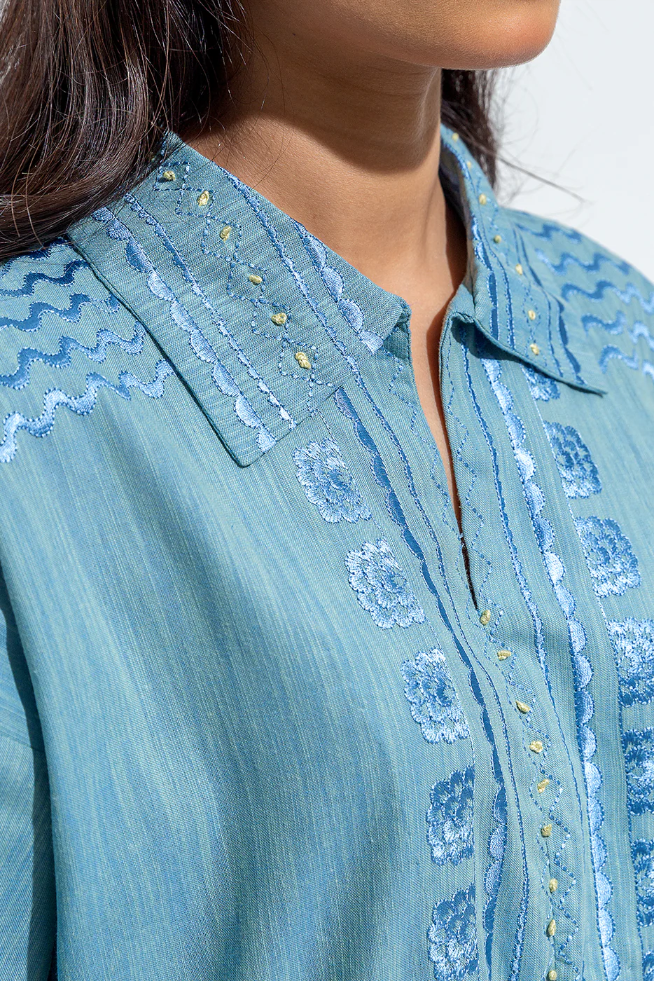 EMBROIDERED SLUB KHADDAR SHIRT (PRET) - Image 5