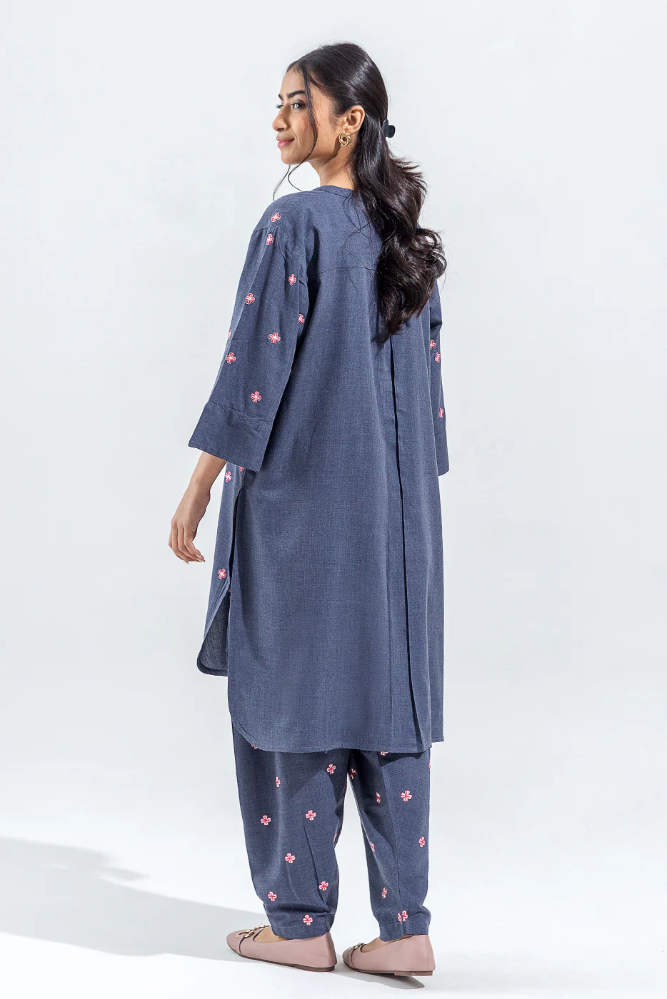 2 PIECE EMBROIDERED CHAMBRAY SUIT (PRET) - Image 4