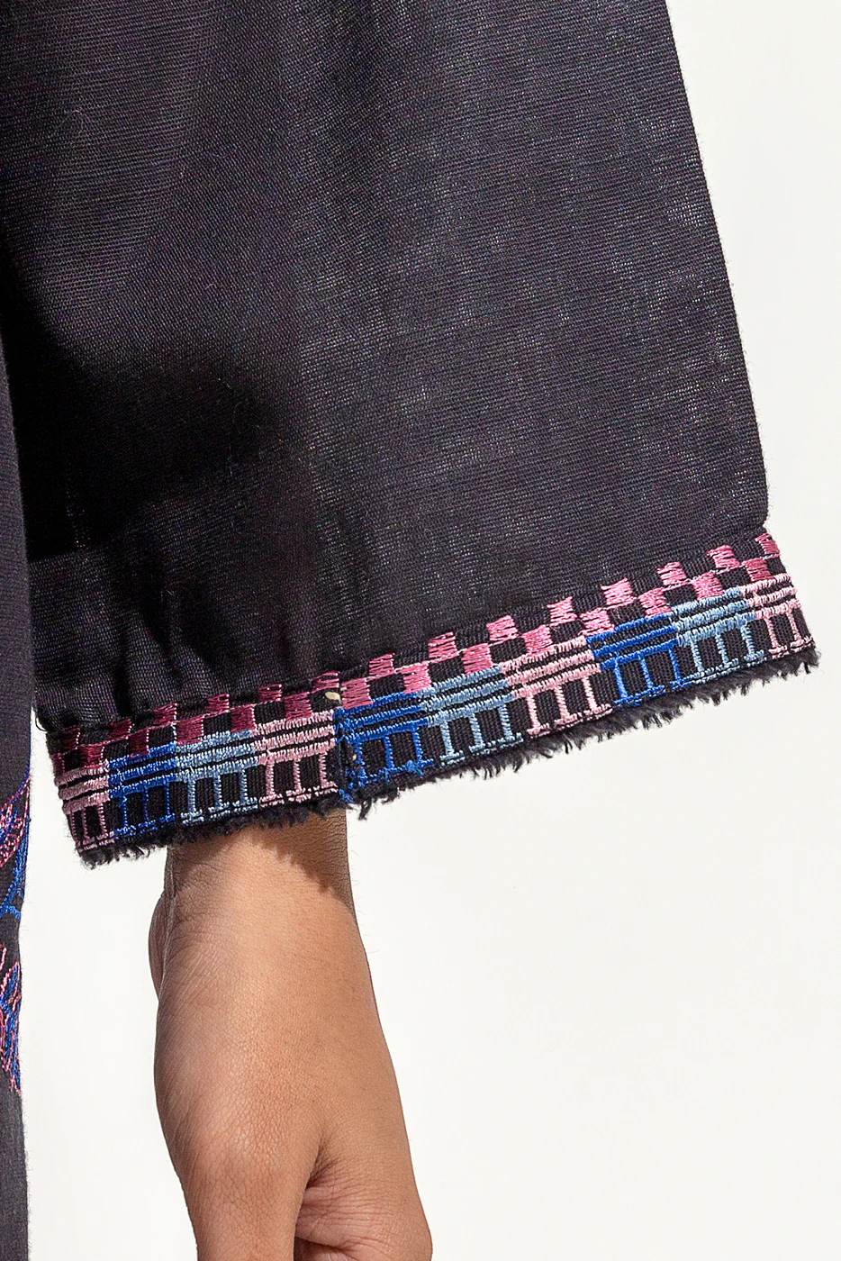 EMBROIDERED KHADDAR SHIRT (PRET) - Image 4