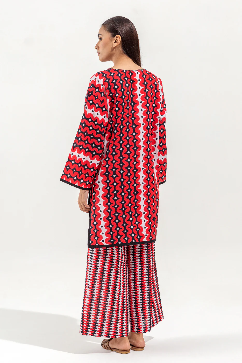 2 PIECE PRINTED KHADDAR SUIT (PRET) - Image 3