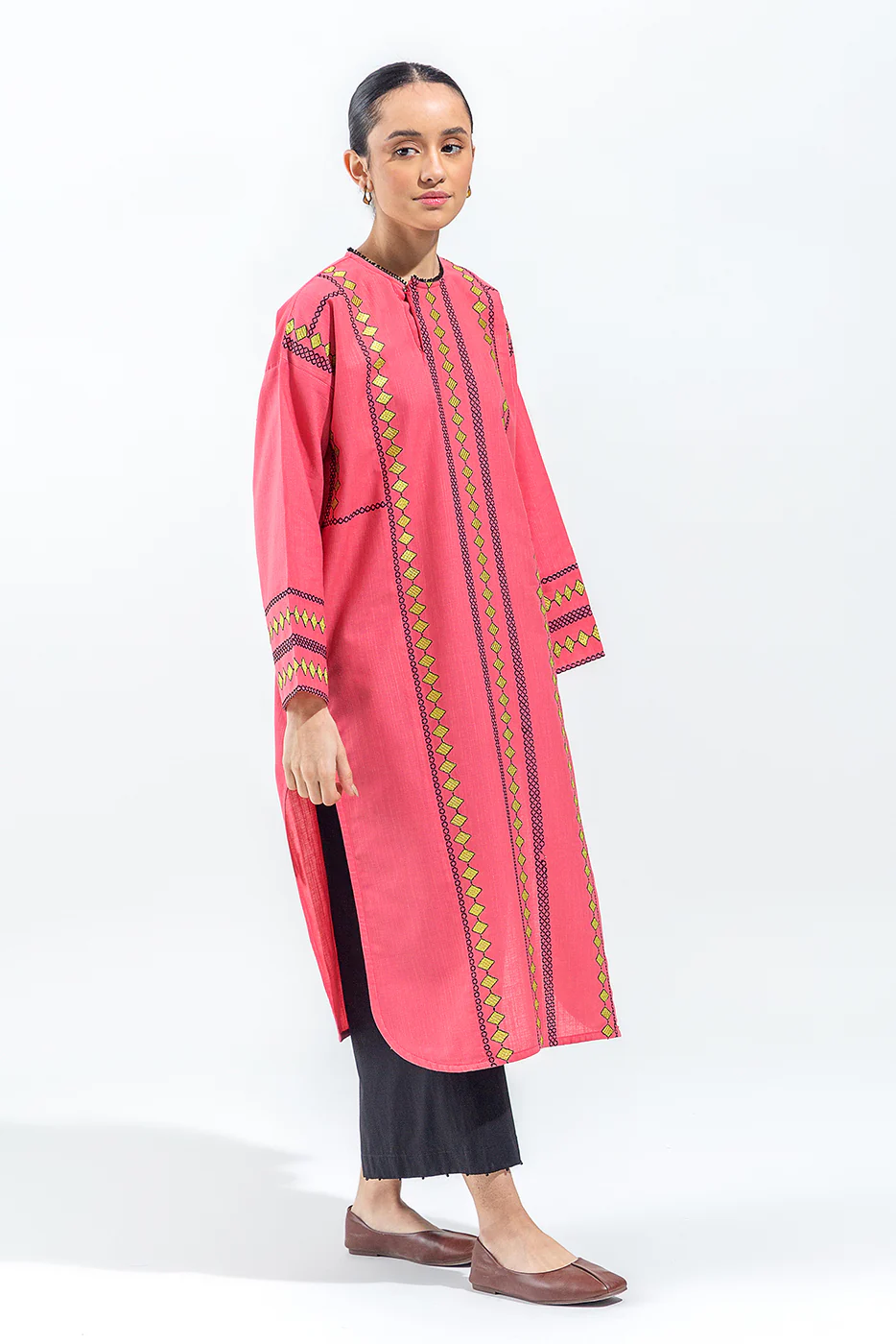 EMBROIDERED SLUB KHADDAR SHIRT (PRET) - Image 2