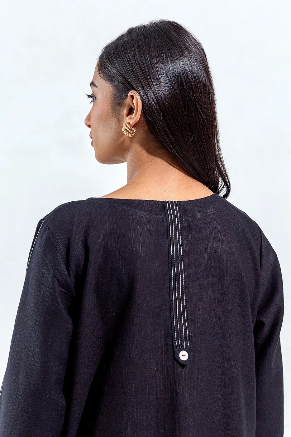 EMBROIDERED SLUB KHADDAR SHIRT (PRET) - Image 4