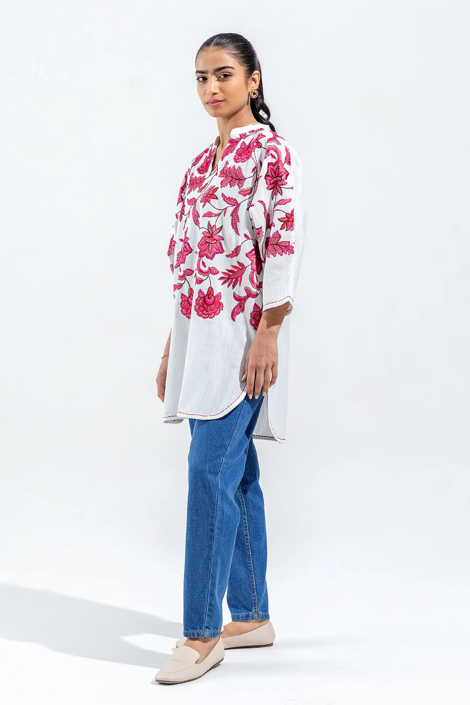 EMBROIDERED SLUB KHADDAR SHIRT (PRET) - Image 3