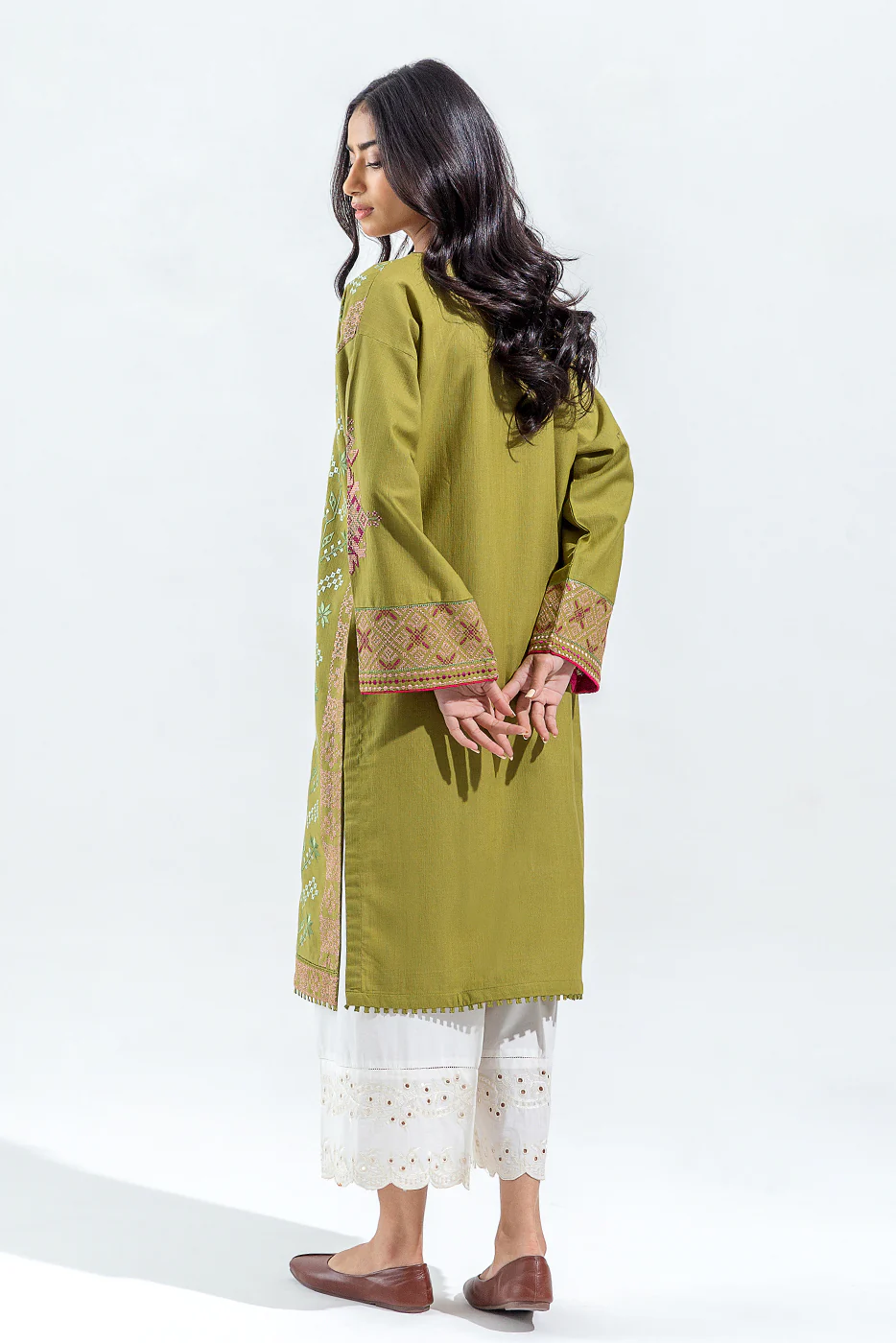 EMBROIDERED SLUB KHADDAR SHIRT (PRET) - Image 3