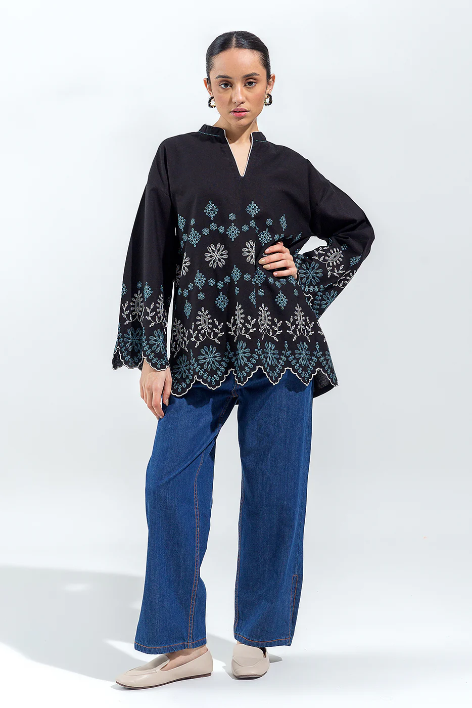 EMBROIDERED SLUB KHADDAR SHIRT (PRET) - Image 3
