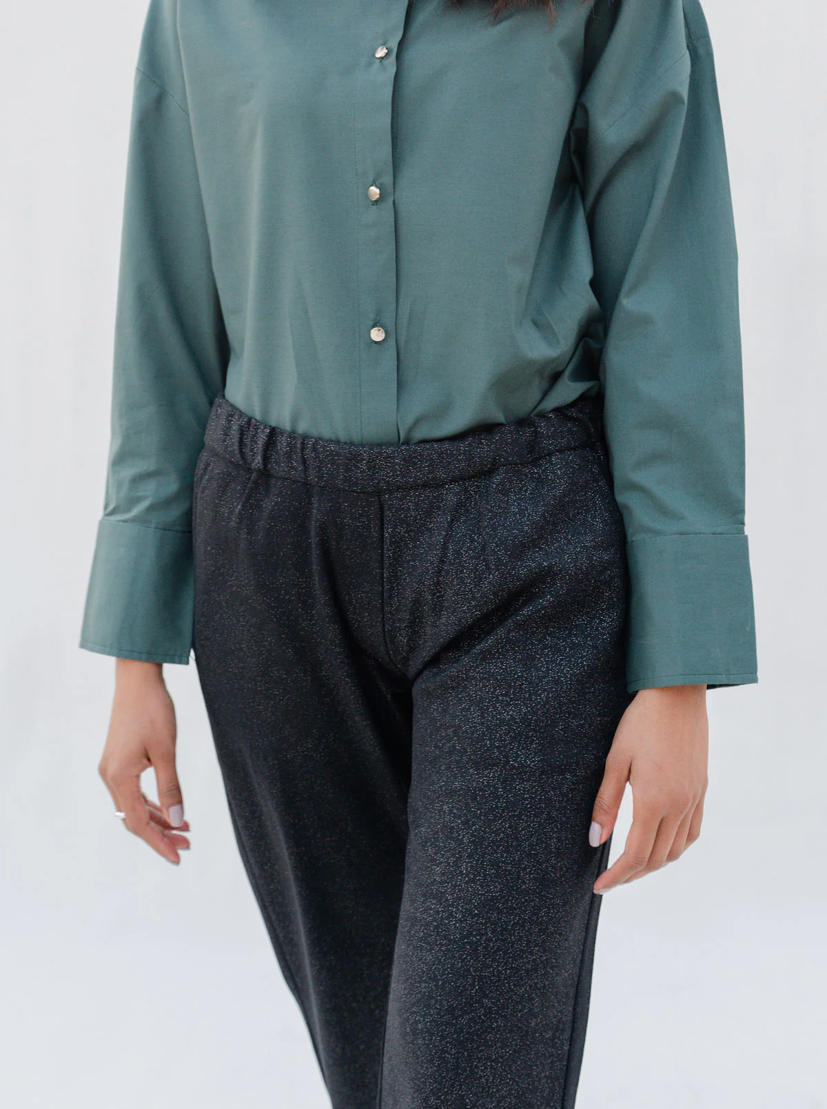 BLACK SHIMMER STRETCH STRAIGHT PANTS - Image 3
