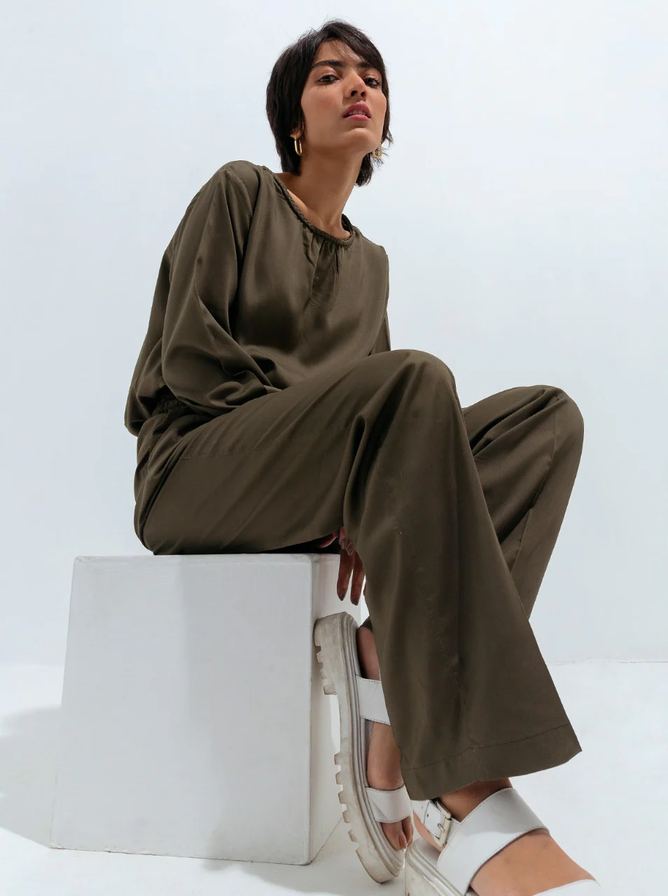 DARK OLIVE METAL BUTTONED STRAIGHT PANTS - Image 4